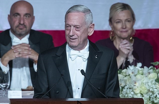 Khi các tướng 4 sao Mỹ học cách mỉa mai, đấu khẩu từ Tổng thống Trump