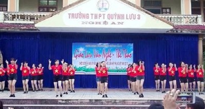 Gần 30 cô giáo Nghệ An nhảy 'Tiếng đàn ta lư' mừng 20/10 gây sốt mạng xã hội