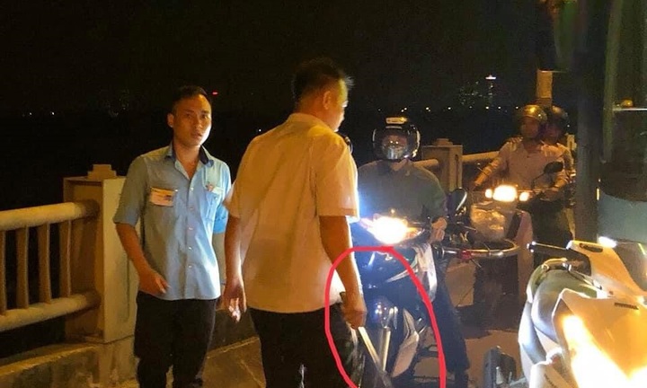 Nghi vấn người đàn ông bị tài xế và phụ xe buýt cầm tuýp sắt vụt túi bụi