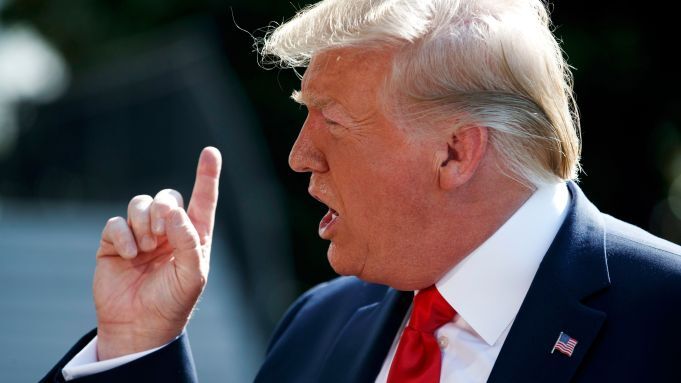 Tổng thống Trump được đề nghị trả 1 triệu USD để từ chức