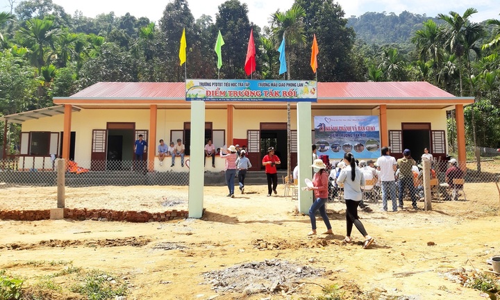 Nhóm bạn trẻ băng sông, vượt hàng trăm cây số dựng trường cho học sinh vùng cao Quảng Nam