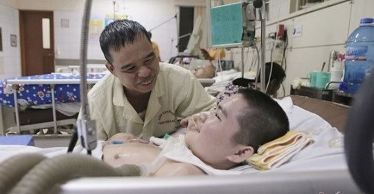 Bé trai 15 tuổi hồi phục thần kỳ sau 2 năm sống thực vật