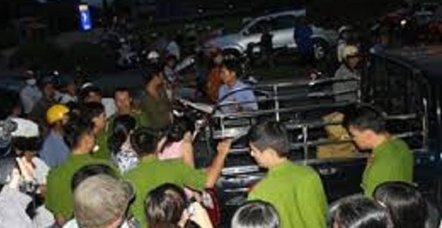 Bị khống chế sau ẩu đả, 7 thanh niên chặn xe đánh 2 cảnh sát 113 bị thương