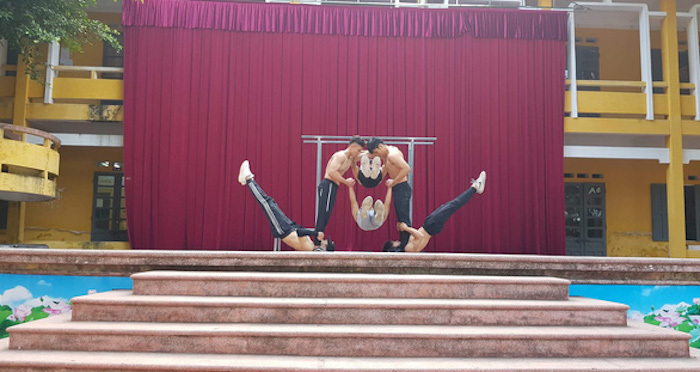 Màn trình diễn Street workout độc đáo của dàn nam sinh khiến dân mạng thích thú