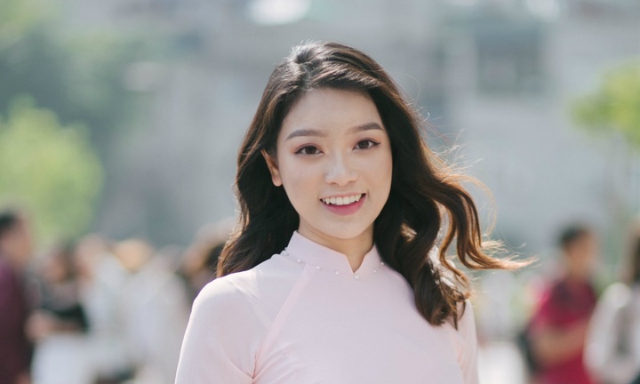 Học đại học 3,5 năm, cô gái xinh đẹp trở thành thủ khoa trường Kinh tế Quốc dân