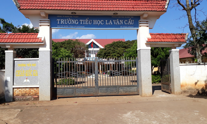 Hiệu trưởng tự ý san sẻ học bổng của học sinh nghèo, phụ huynh bức xúc: Thông tin mới nhất