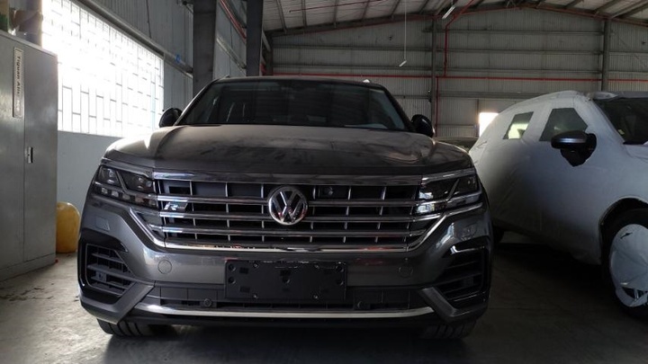 Tịch thu xe Volkswagen có 'đường lưỡi bò' phi pháp, phạt nặng các doanh nghiệp