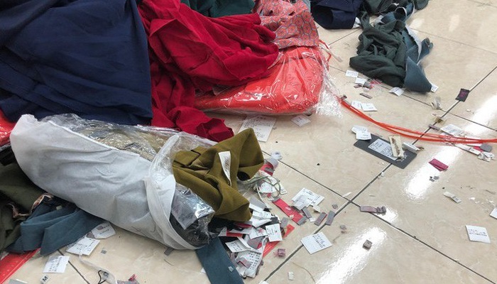 Tóm lô hàng quần áo vài tỷ đồng giả xuất xứ Việt Nam