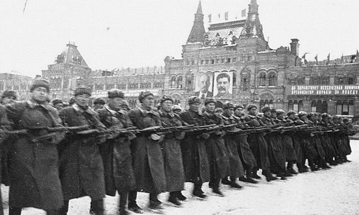 Những người lính Việt Nam trong hàng ngũ duyệt binh huyền thoại năm 1941