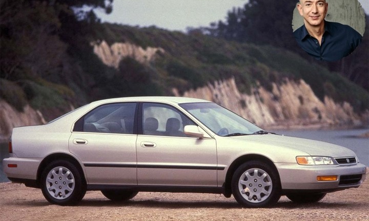 Bất ngờ với ô tô của người giàu nhất thế giới