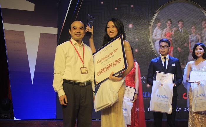 Nữ sinh Răng-Hàm-Mặt trở thành 'Sinh viên của năm 2019' Đại học Y Hà Nội