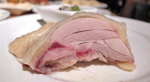 Ăn thịt gà chưa nấu chín, người đàn ông bị liệt suýt chết