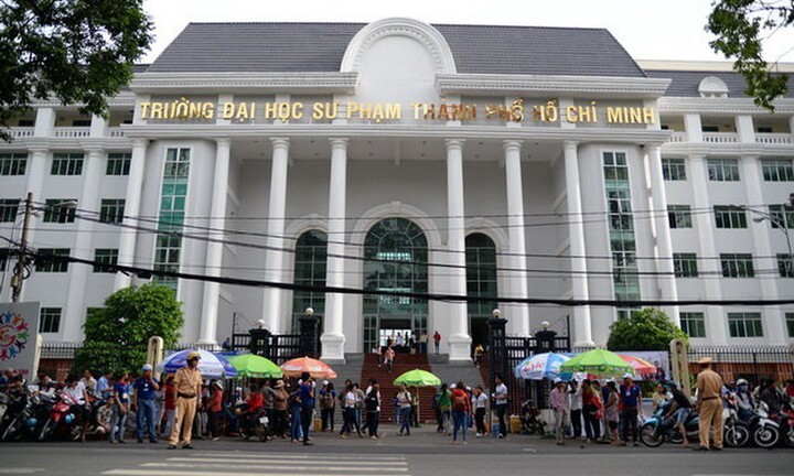 Sinh viên Đại học Sư phạm TP.HCM tố giảng viên bỏ dạy, đi du lịch
