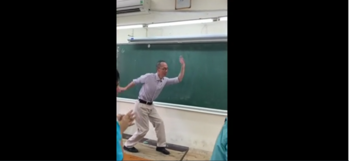 Video: Thầy Lê Bá Khánh Trình múa phụ họa cho học trò hát