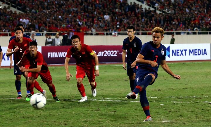 Báo Thái Lan cay đắng: Sút hỏng 11m, Theerathon là tội đồ