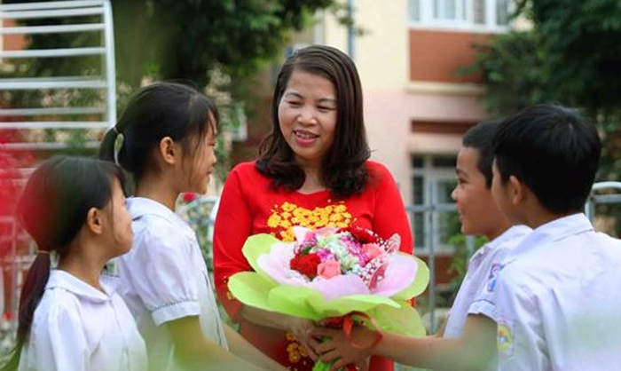 Người kiên trì 'vá' tâm hồn những đứa trẻ bị bỏ rơi vì 'nhiễm H'