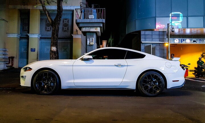 Ảnh: Ford Mustang facelift hàng hiếm xuất hiện tại TP.HCM