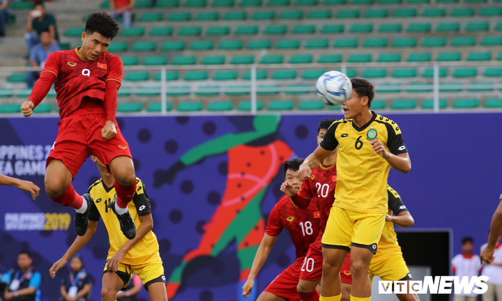 Hà Đức Chinh ghi bàn đầu tiên cho U22 Việt Nam ở SEA Games 30