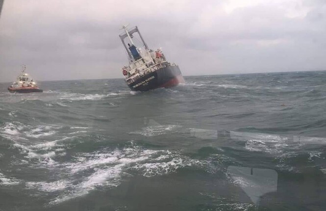 Tàu Thái Lan chìm trên biển Hà Tĩnh: 180 tấn dầu bắt đầu tràn