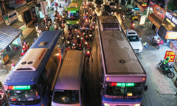 Vì sao xe buýt bị dân TP.HCM ghẻ lạnh?