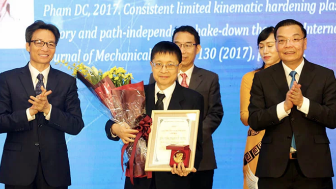 Giáo sư trẻ nhất 38 tuổi