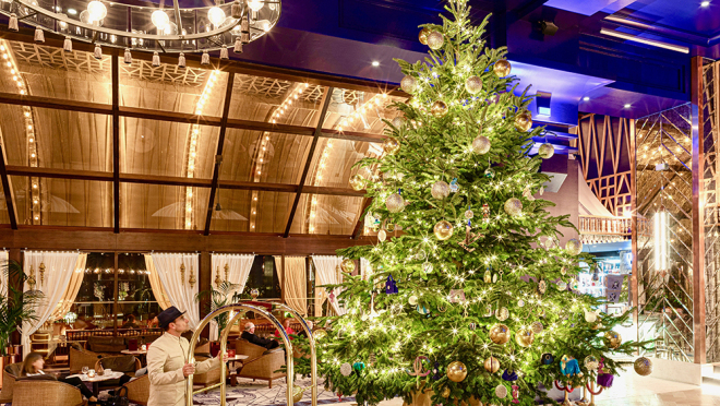 Có gì trên cây thông Noel đắt nhất thế giới hơn 300 tỷ đồng?