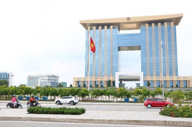 Bình Dương tuyển dụng nhiều cán bộ chưa đủ bằng cấp