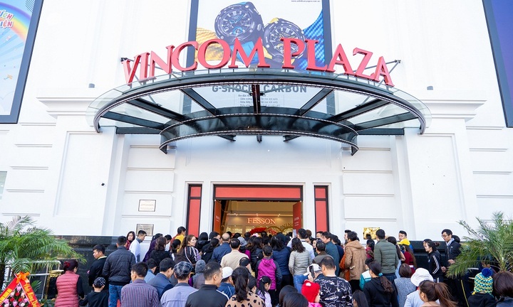 Vincom Plaza hiện đại nhất Cẩm Phả đón hàng nghìn khách hàng ngay sau khi mở cửa