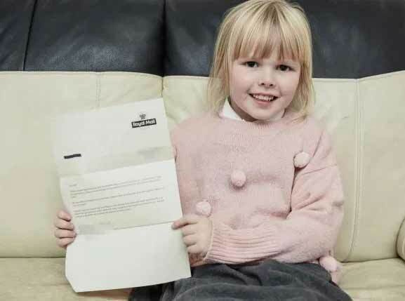 Bé 6 tuổi nhận 'lá thư từ thiên đường' sau khi gửi thiệp cho người cha đã mất