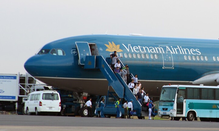 Vietnam Airlines muốn bỏ trần giá vé máy bay nội địa