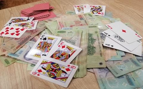 Con trai Phó trưởng Công an huyện bị truy nã vì tổ chức đánh bạc