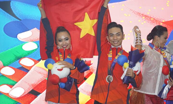 Phan Hiển, Nhã Khanh: 'Nợ 200 triệu tiền vé máy bay sau SEA Games'