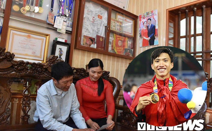 Bố mẹ Văn Hậu: 'Con xa nhà từ nhỏ, chúng tôi quen rồi nhưng đôi chút vẫn chạnh lòng'