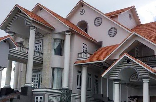 Điều tra nghi vấn đạn bắn vào nhà 'đại gia tôm giống' ở Cà Mau