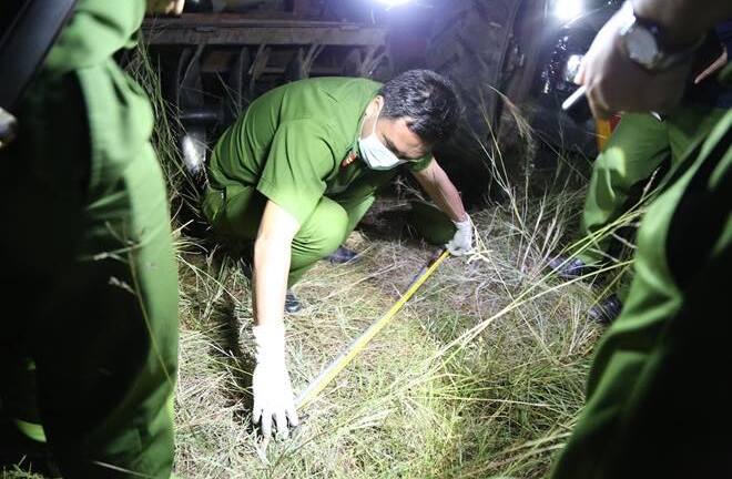 Cô giáo bị chồng cũ chém gần đứt lìa 2 bàn tay