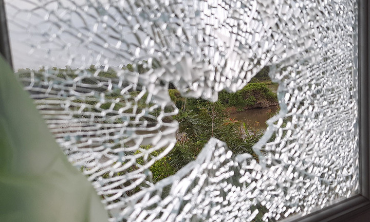 Biệt thự của đại gia Tư Khắp nghi trúng đạn: Công an làm việc với 3 người