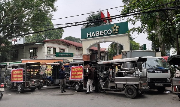 Hàng trăm xe thương binh tiếp tục gây rối trước cổng HABECO đòi quyền lợi
