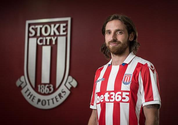 Những màn chia tay phũ phàng nhất mùa chuyển nhượng