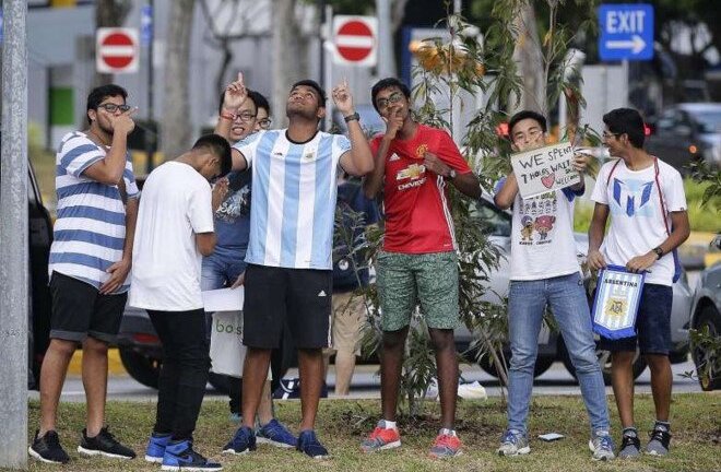 Bị Messi cho ăn quả lừa, Liên đoàn bóng đá Singapore đòi lại tiền