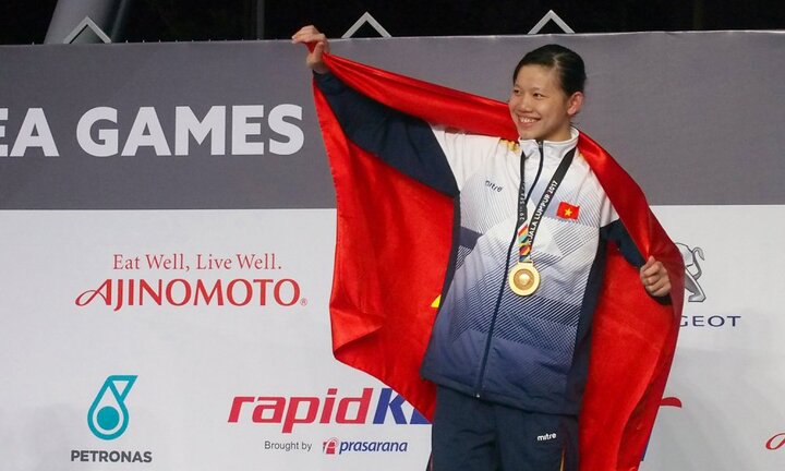 Ánh Viên hớn hở về thăm nhà: 'Ở 1 tuần chắc sập nhà của con'