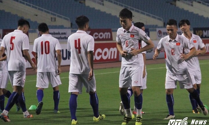 Đội tuyển Việt Nam đổi áo tập, lộ diện số áo các tuyển thủ