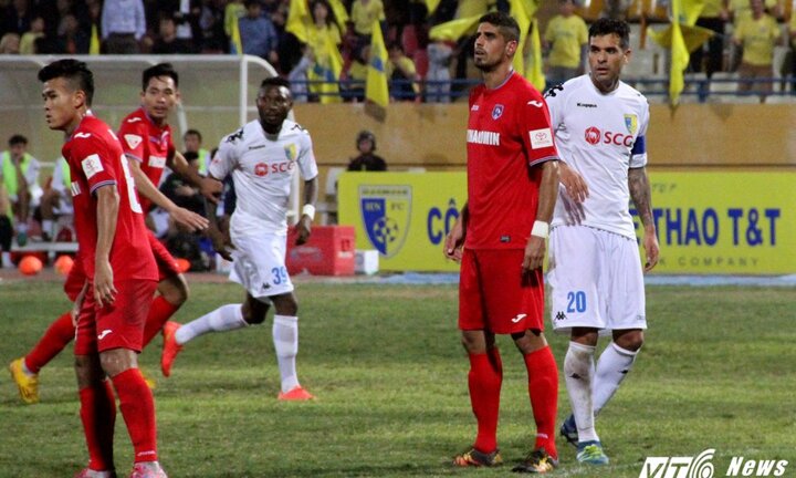 Cầu thủ va chạm khiến thủ môn Indonesia chết thảm từng đá V-League