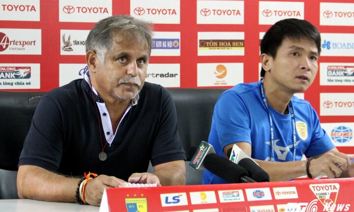 Đội Công Vinh sa thải thầy ngoại qua Facebook, dọn đường đón HLV Calisto?