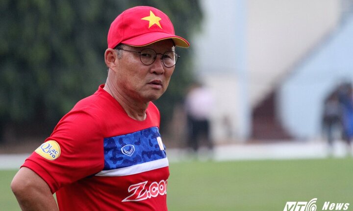 HLV Park Hang Seo ra mắt nhạt nhòa, tuyển Việt Nam tụt 4 bậc trên BXH FIFA