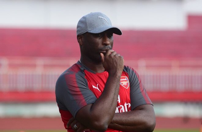 Huyền thoại Arsenal sẵn sàng theo chân Ryan Giggs, Paul Scholes đến Việt Nam làm việc