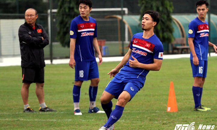 HLV Lê Thụy Hải: 'Công Phượng còn lâu mới giành Quả bóng vàng!'