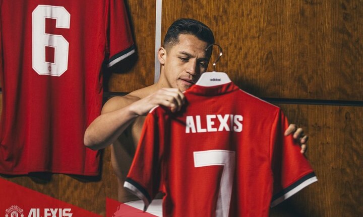 Alexis Sanchez chính thức cập bến MU, khoác áo số 7 huyền thoại