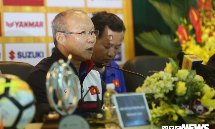 HLV Park Hang Seo: 'Đừng so sánh tôi với HLV Hiddink nữa'