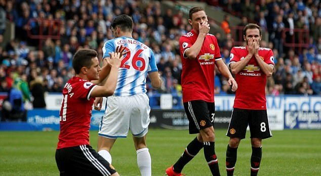 Trực tiếp MU vs Huddersfield vòng 26 Ngoại Hạng Anh