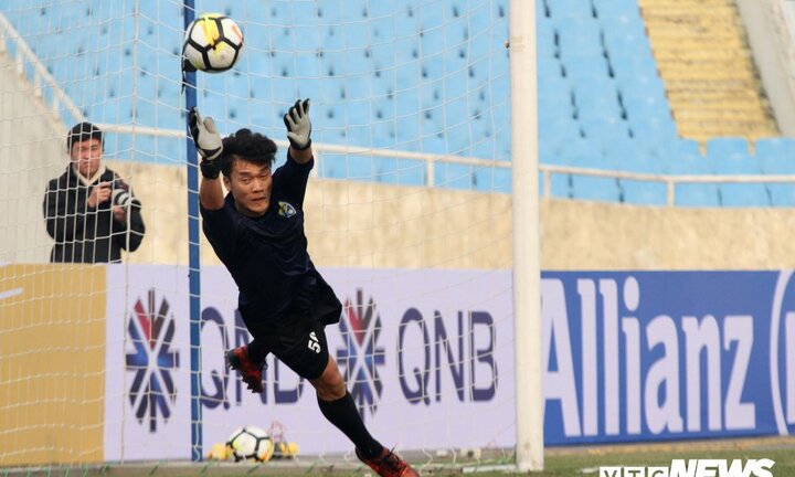 Vừa về CLB, hàng loạt tuyển thủ U23 Việt Nam ra sân ngay chiều nay